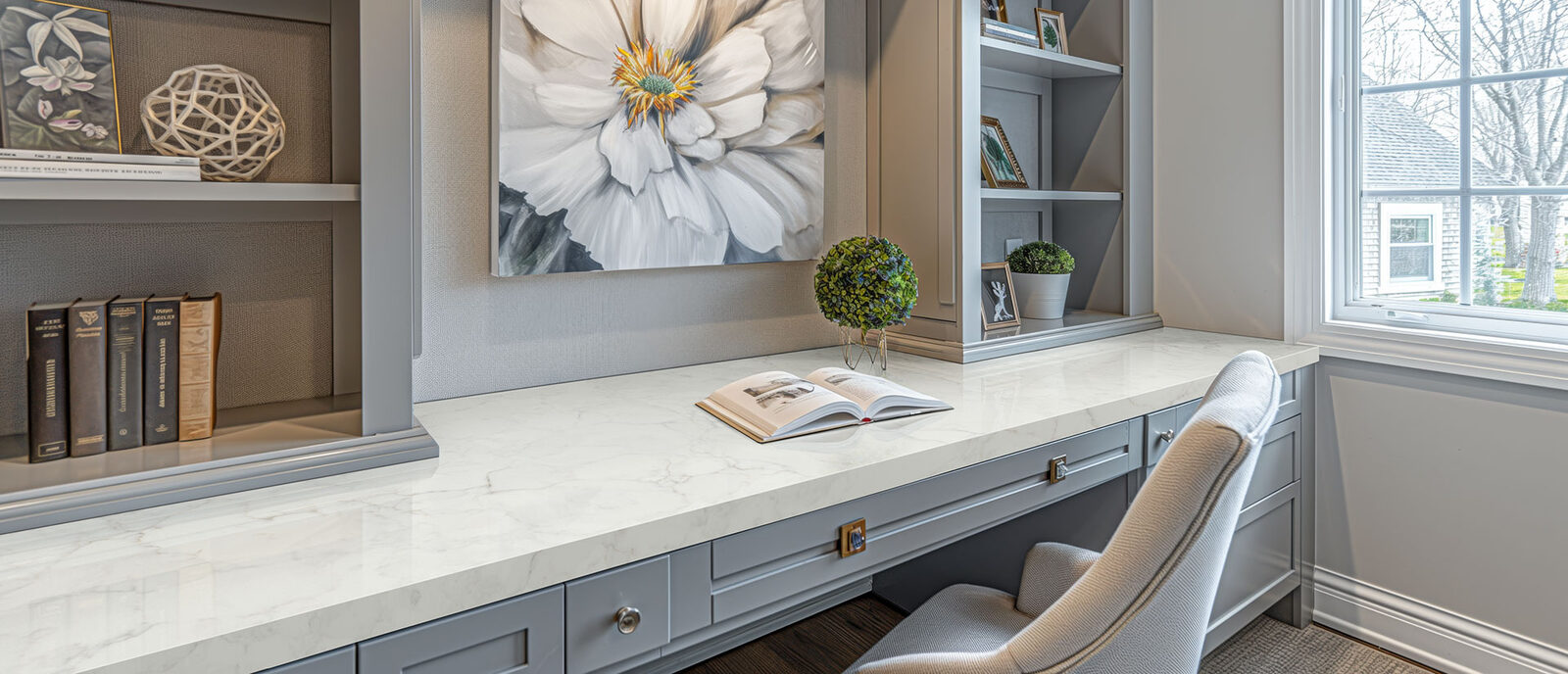 Calacatta Fioressa Quartz countertop in a living room