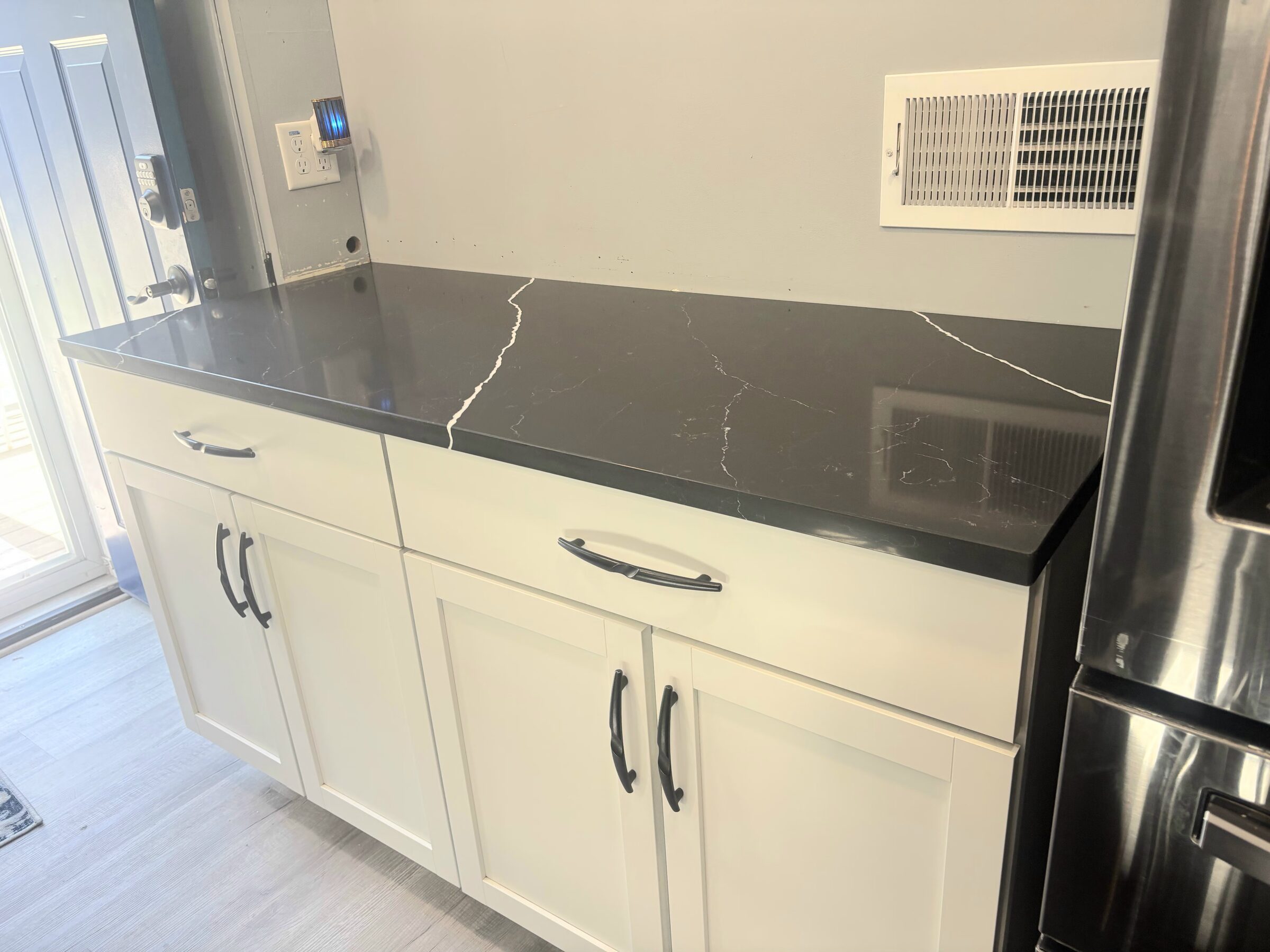 Black quartz, white shaker kitchen
