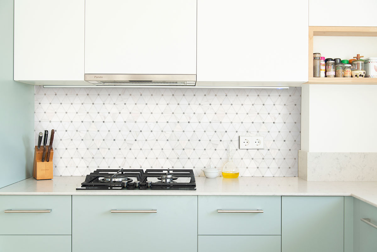 Bianco Dolomite Pinwheel Polished Marble Mosaic Tile — installed (view 4)