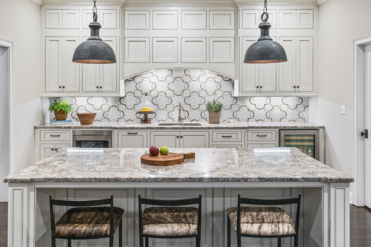 Bianco Quatrefoil Polished 10mm Tile — installed (view 3)