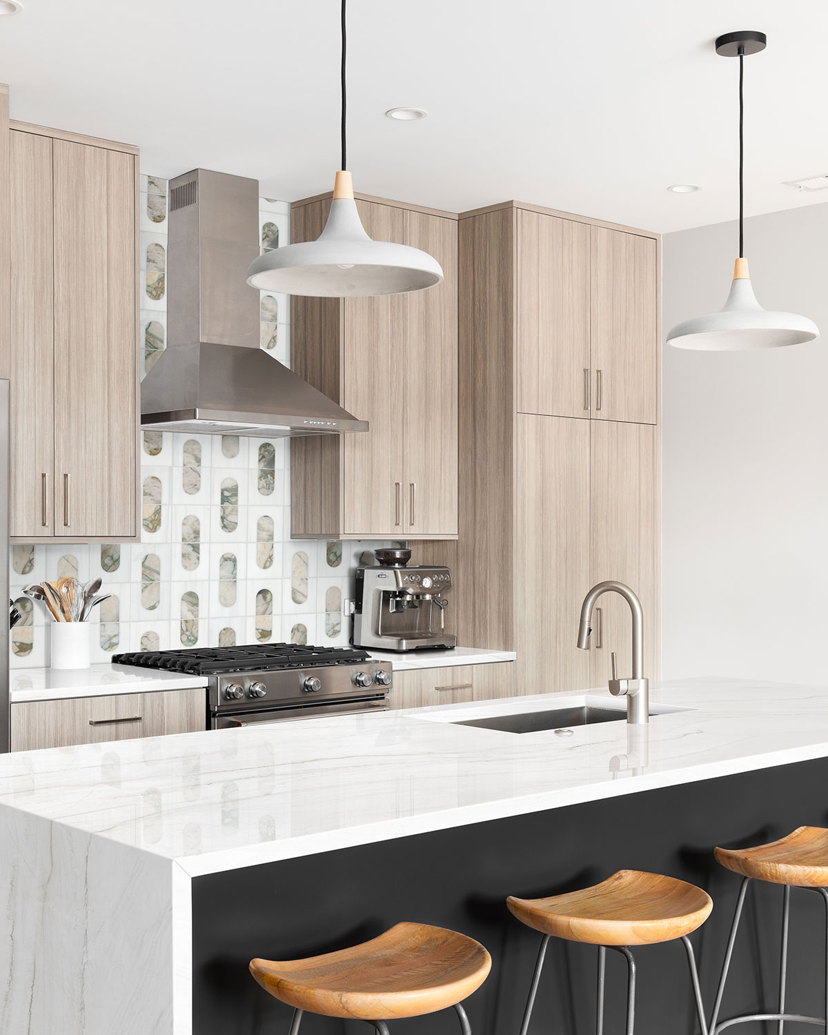 Moderno Polished — installed in a kitchen (scene 0796)