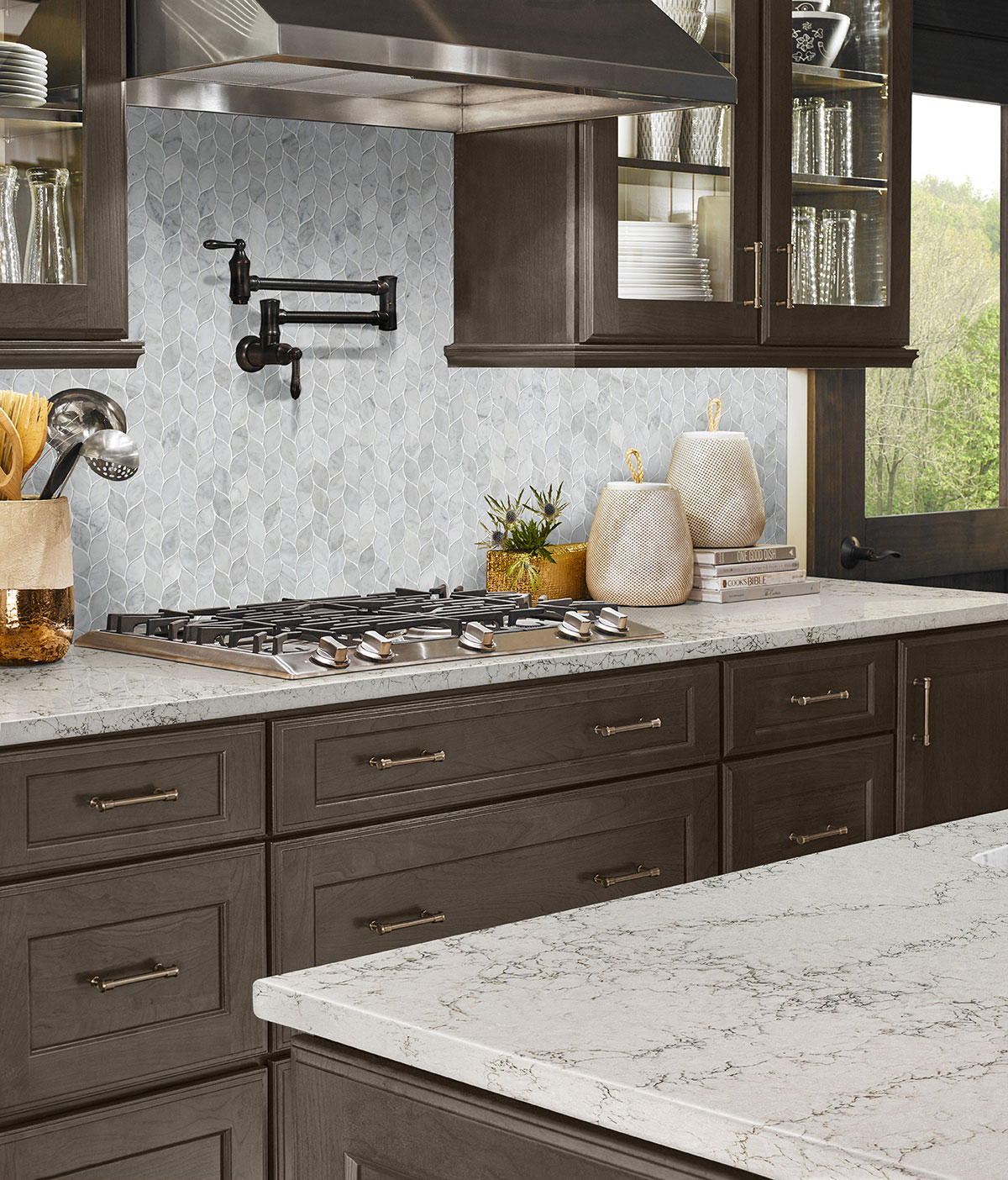 Carrara White Blanco Pattern Honed Tile — close-up in a kitchen (scene 0132)