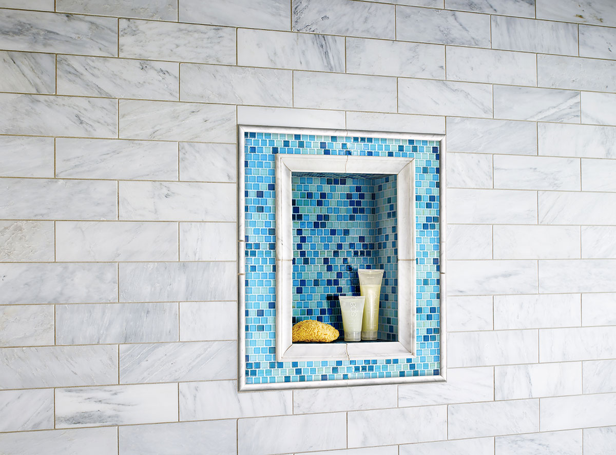 Carrara White Pencil Molding Polished swatch