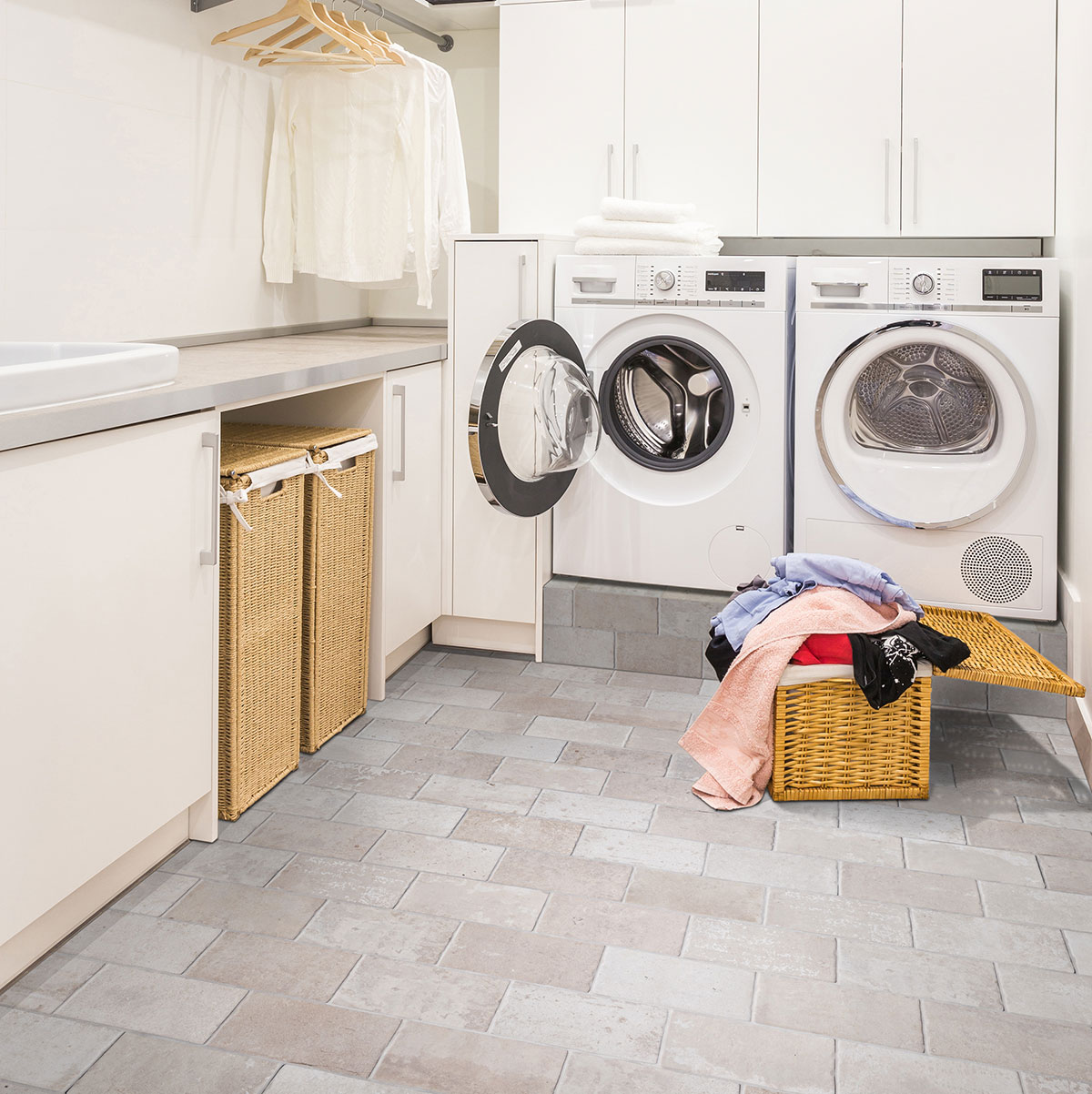 Brickstone Ivory 5x10 — installed (view 5)