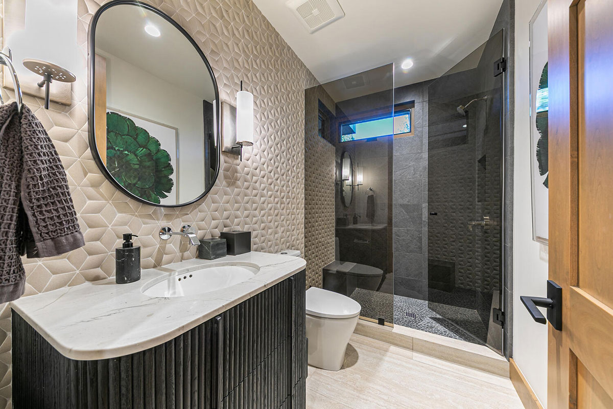 Midnight Montage countertop in a backsplash — view 4
