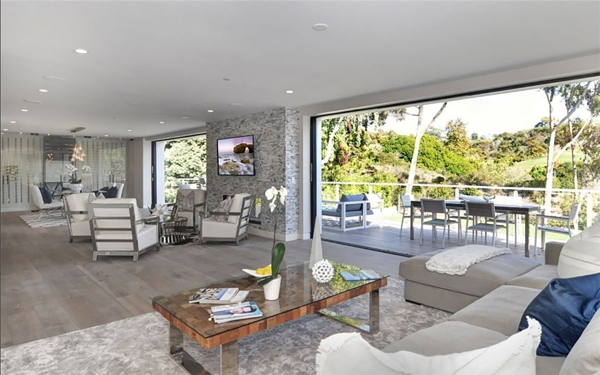 Calacatta Cressa 3D — installed (view 4)