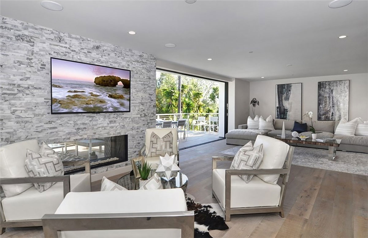 Calacatta Cressa 3D — installed (view 2)